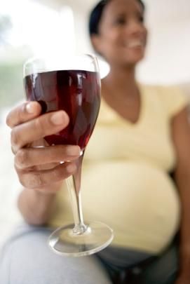 Drinking While Pregnant: New Research Says It Doesn’t Hurt Children, But Should We Do It?
